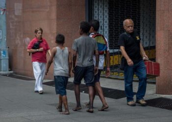 Detienen a 4 hombres y 6 mujeres por explotación sexual de menores