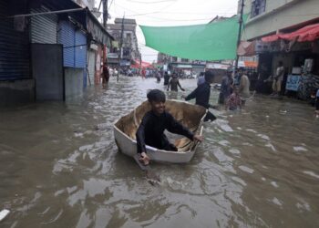 Las lluvias monzónicas causaron estragos en Pakistán y mataron a 63 personas