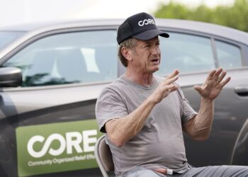 Sean Penn lucha contra COVID-19 con pruebas gratuitas