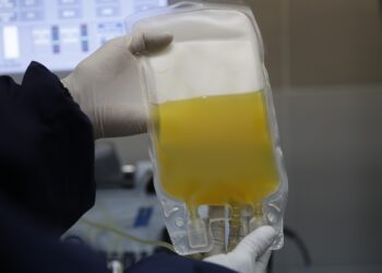 Estados Unidos autoriza uso de plasma sanguíneo para tratar COVID-19