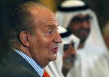 Portavoces afirman que Rey emérito español Juan Carlos se encuentra en Emiratos Árabes Unidos