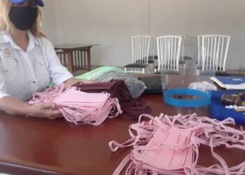Rotary entregó mascarillas a vecinos de Lechería