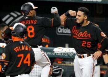 Anthony Santander extendió su racha de duelos con hit