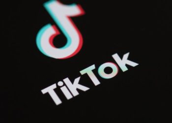 Microsoft negocia la compra de negocio de TikTok en Estados Unidos