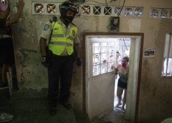 Policía busca desalentar fiestas durante pandemia (+Fotos)