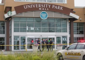 Autoridades: 1 muerto en tiroteo en centro comercial de Indiana