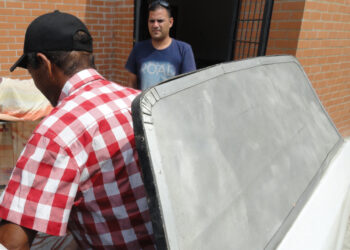 Un presunto homicida murió en tiroteo con policías en Aragua de Barcelona