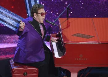 Elton John anunció amplia colección de canciones inéditas