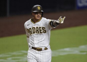 Padres sigue ganando a punta de jonrones