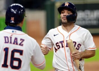 José Altuve remolcó dos en triunfo de Houston