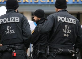 Policía alemana allana 50 casas en investigación de pornografía infantil