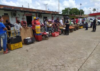 Desalojaron a 30 comerciantes informales en El Tigre