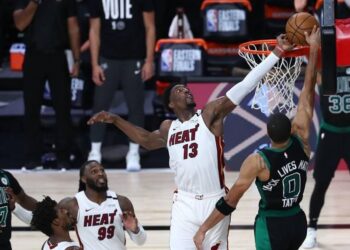 Adebayo bloqueó a Tatum y Miami ganó el primer juego de la final del Este