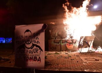 Siete muertos en violentos enfrentamientos entre manifestantes y policia de Bogotá