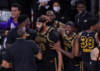 Anthony Davis llevó a Lakers a segundo triunfo con triple sobre la chicharra (+Video)