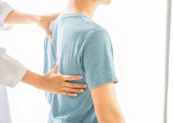 El dolor lumbar, primera causa de ausentismo laboral en menores de 45 años