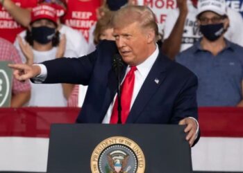 Libro: Trump quiso restar importancia al coronavirus