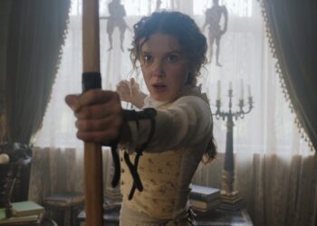 Millie Bobby Brown se divierte en “Enola Holmes”