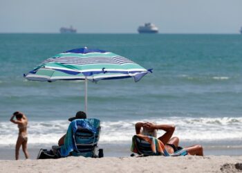 Florida reabre la economía del estado a pesar de la pandemia en curso