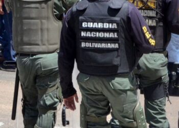 Capturaron a tres hombres con armas, equipos tecnológicos y euros en Clarines