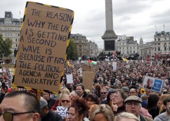 Londres: Policía desbarata protesta contra medidas por COVID-19