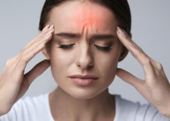 Crisis de migraña afecta más a las mujeres