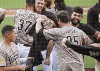 San Diego acabó con una racha de 14 años sin avanzar a postemporada