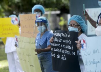 Panamá suma 2.000 muertos por COVID-19, pero menos contagios