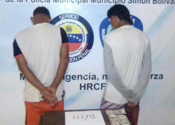 Aprehendieron a dos presuntos vendedores de droga en el barrio Guamachito