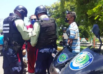 Polibolívar efectuó operativo especial de revisión de documentos en Barcelona