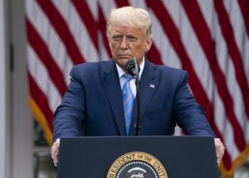 Trump afirma que ''radicales" quieren manchar legado de Cristóbal Colón