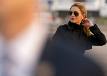 Colaboradora cercana a Trump dio positivo a Covid-19