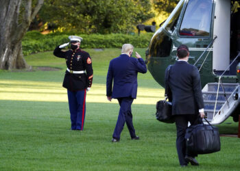 Trump pasará "unos días" en hospital militar por Covid-19