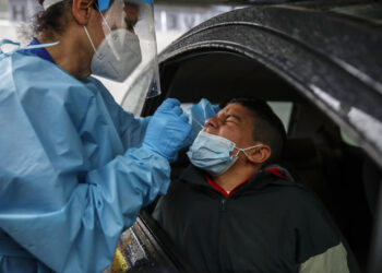 Covid-19 repunta a un ritmo récord en Europa y EE.UU.