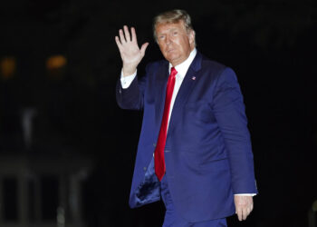 Trump minimiza la pandemia con una determinación renovada