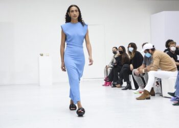 Givenchy presentará el debut de un nuevo diseñador en la Semana de la Moda de París
