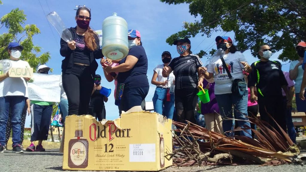 Vecinos de la urbanización El Ingenio protestan por fallas de agua - El ...