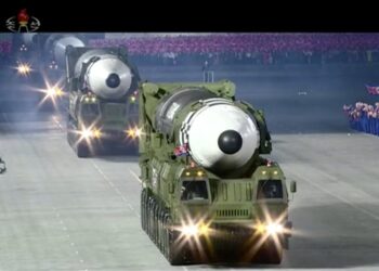 Misil en desfile norcoreano crea preocupación en Seúl