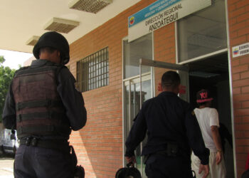 Murió policía del estado atropellado por un camión