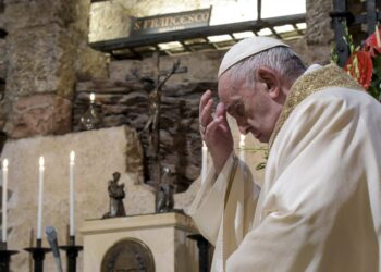 El Papa en la primera salida posterior al encierro va a Asís para firmar un texto