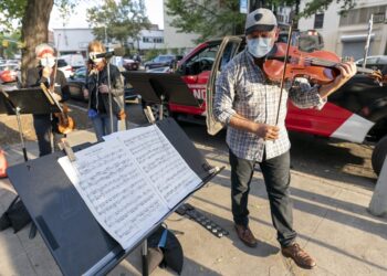 Sin salas de concierto, la Filarmónica de NY sale a la calle en plena pandemia
