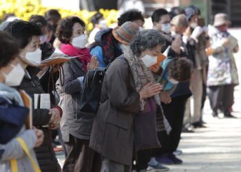 Corea del Sur hace pruebas en hospitales y residencias