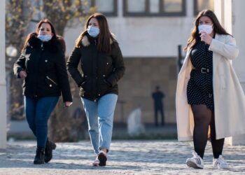 Eslovaquia impone restricciones por repunte de COVID-19