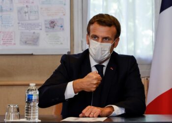 Francia supera el millón de casos confirmados de virus en medio de un repunte
