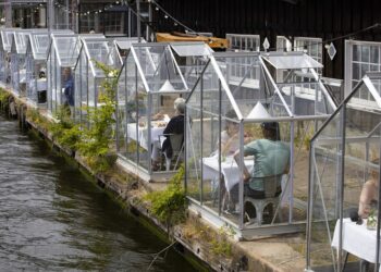 Holanda ordena cierre de bares por repunte de casos de COVID-19