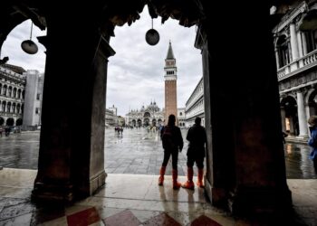 Inundaciones de montaña matan a dos personas en Italia y atrapan a decenas en Francia