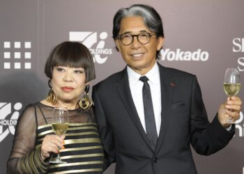 Diseñador de moda Kenzo Takada muere de COVID-19 a los 81 años