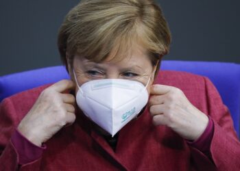 Merkel avisa a Alemania de "invierno difícil" por el virus