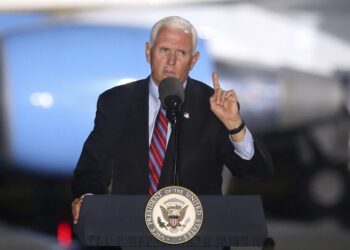 Pence seguirá viajando pese a que asesores tienen virus
