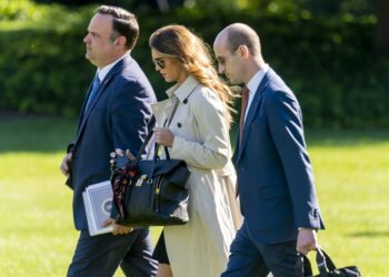 Asesor de Casa Blanca Stephen Miller da positivo a COVID-19